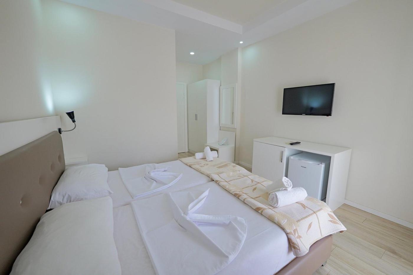 Helia Seaside Hotel Sarande Exterior photo