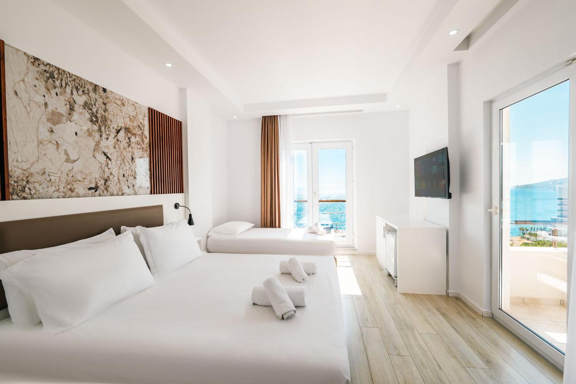 Helia Seaside Hotel Sarande Exterior photo