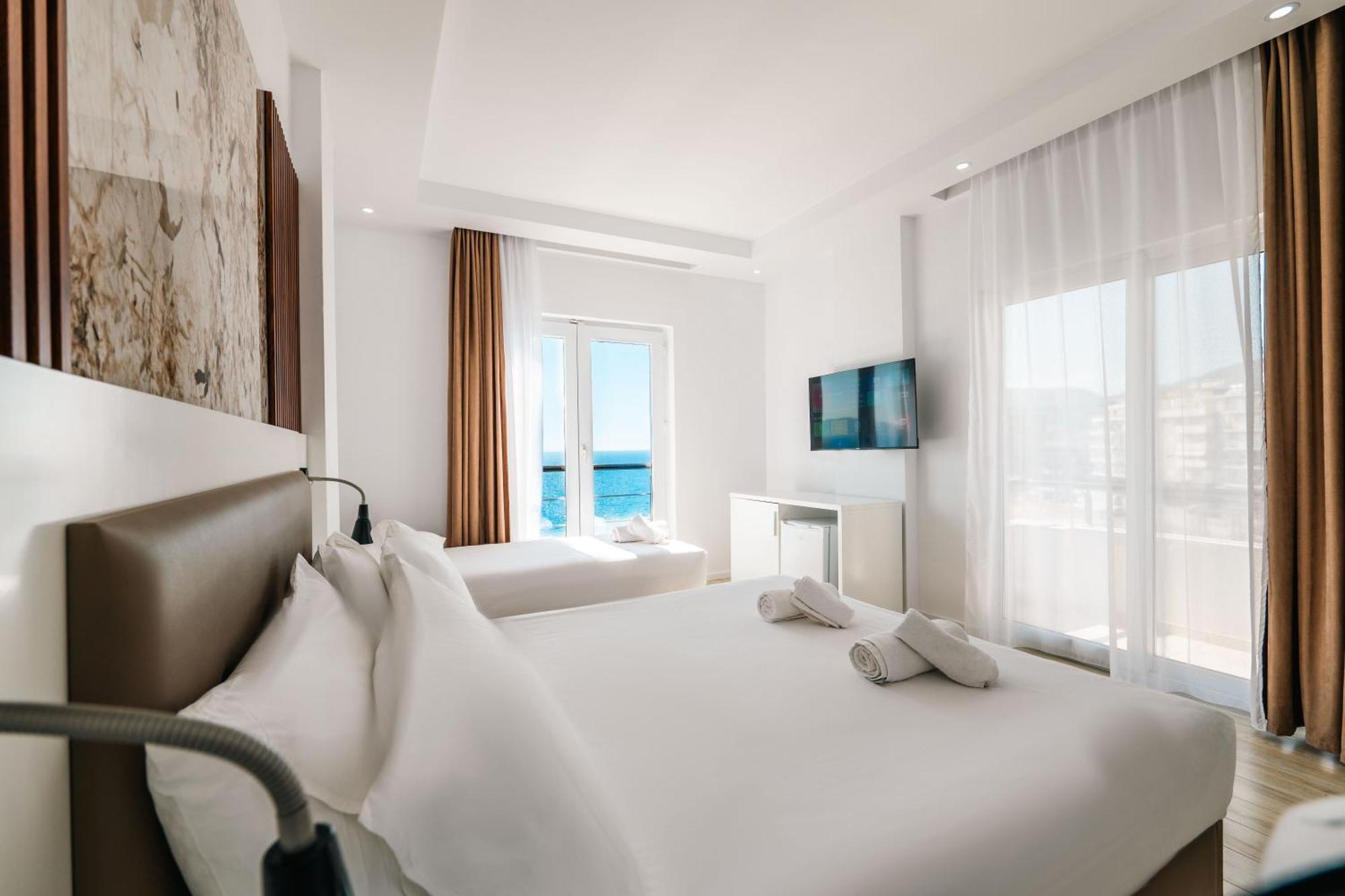 Helia Seaside Hotel Sarande Exterior photo