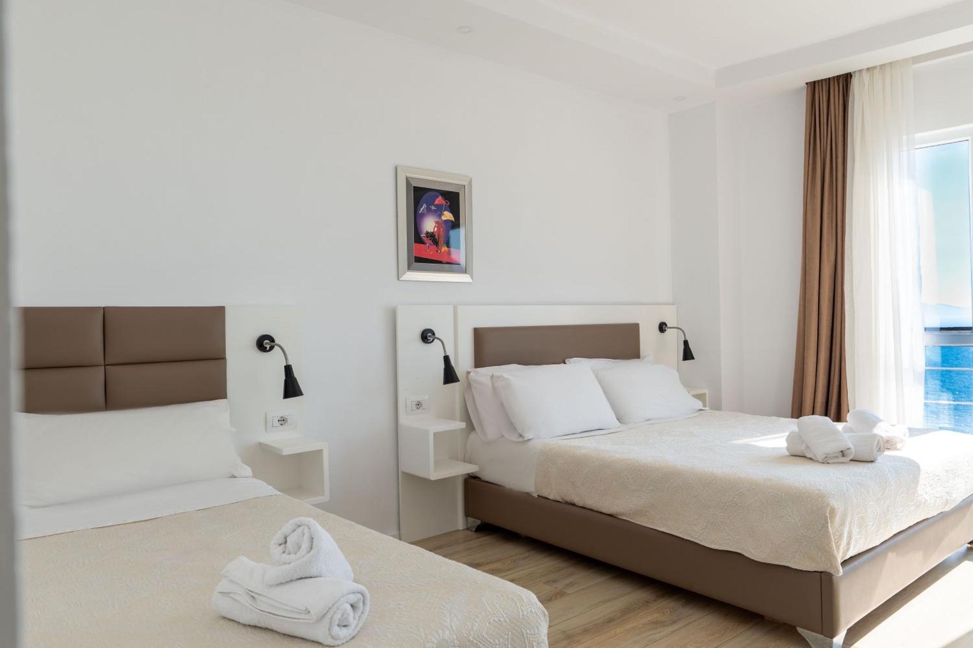 Helia Seaside Hotel Sarande Exterior photo