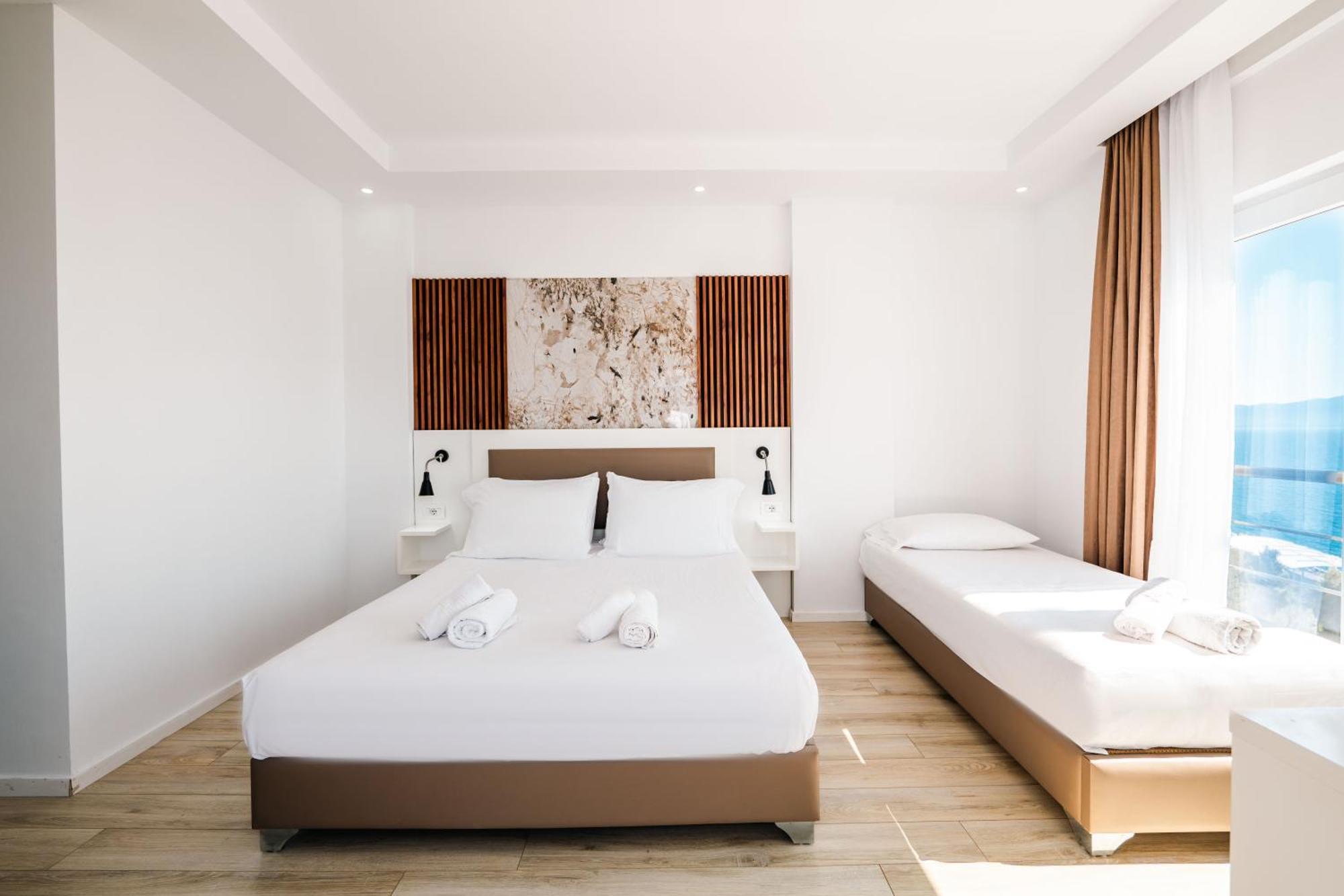 Helia Seaside Hotel Sarande Exterior photo